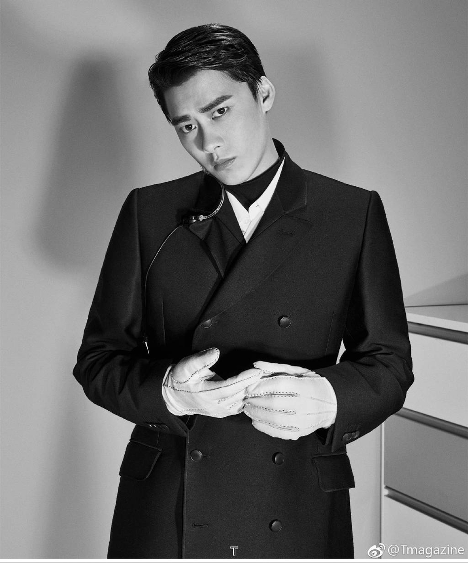 李易峰中分黑框造型创意十足写真