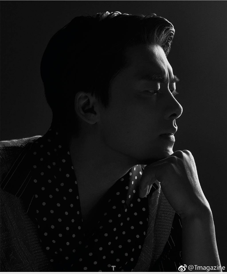 李易峰中分黑框造型创意十足写真