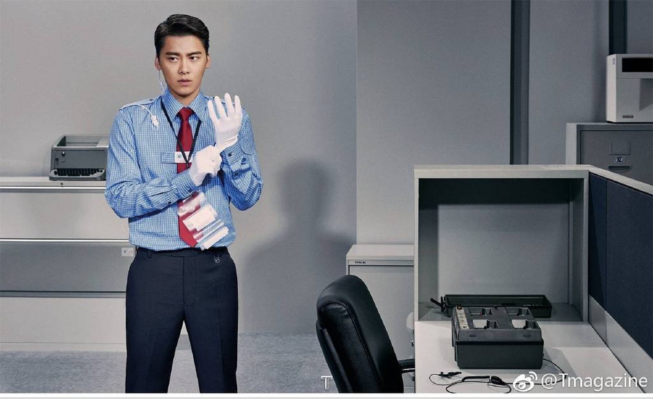 李易峰中分黑框造型创意十足写真