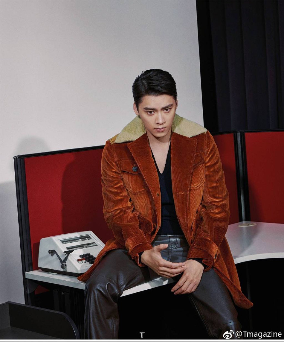 李易峰中分黑框造型创意十足写真