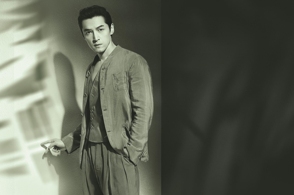 胡歌休闲服饰化身儒雅绅士写真