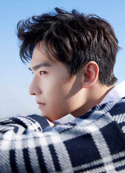 杨洋化身漫画男主清秀俊逸写真