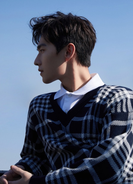 杨洋化身漫画男主清秀俊逸写真