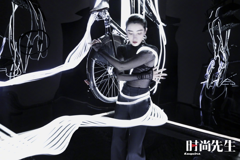 李冰冰科技环保风未来感十足写真