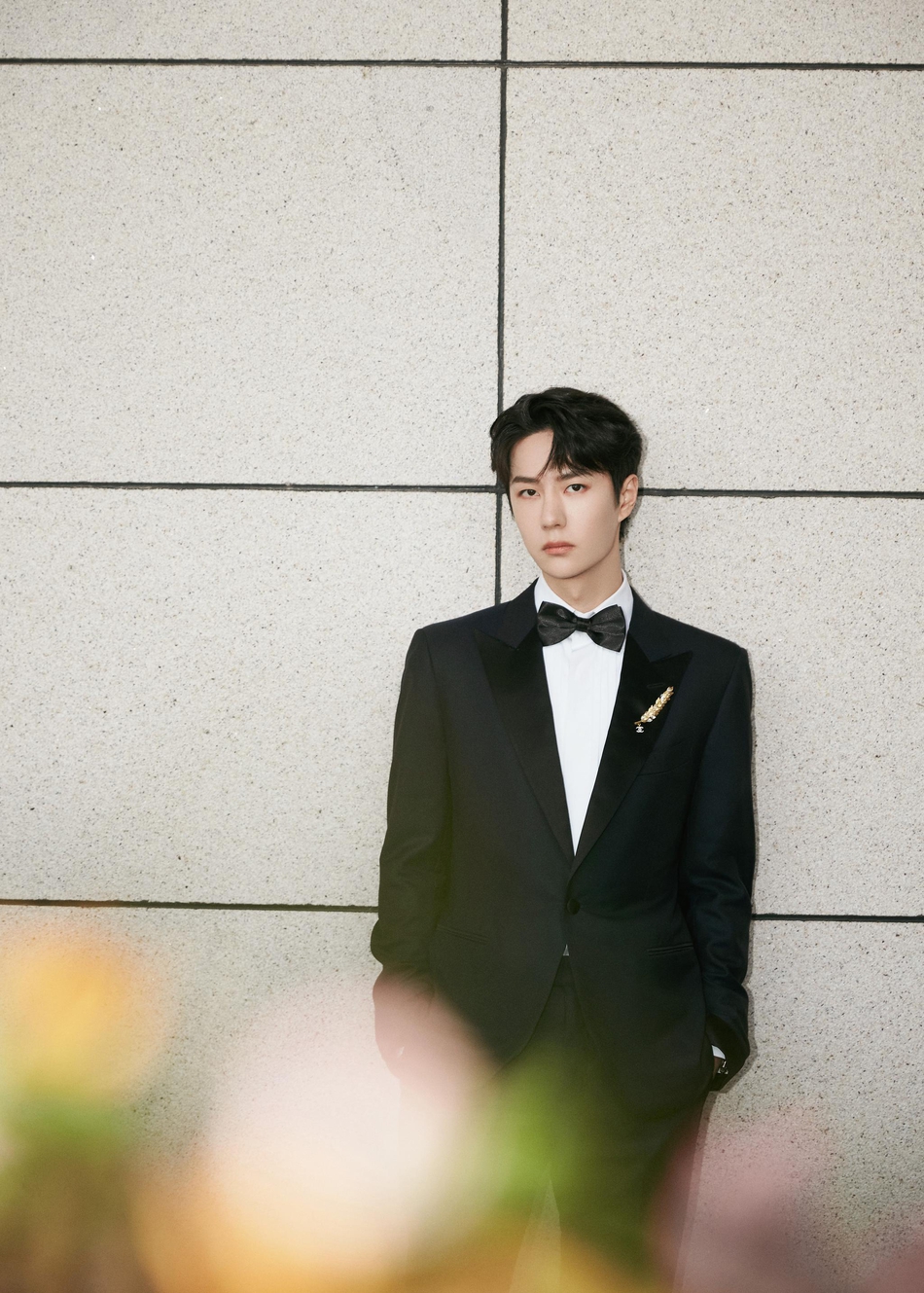 王一博黑色西装尽显绅士风范写真