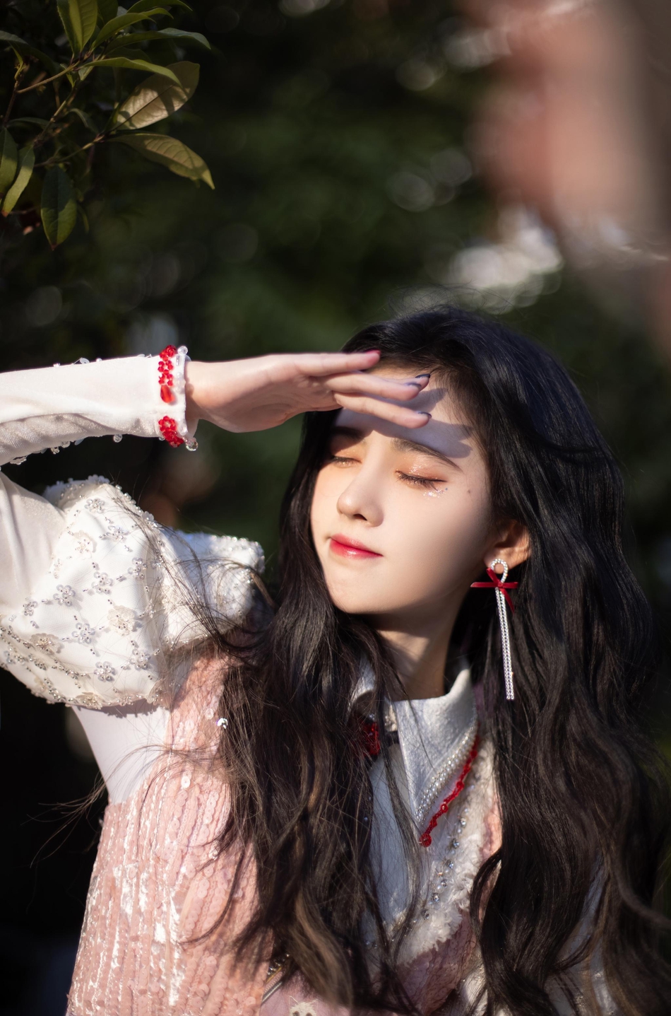 鞠婧t宫廷风衬衫粉色格子裙写真