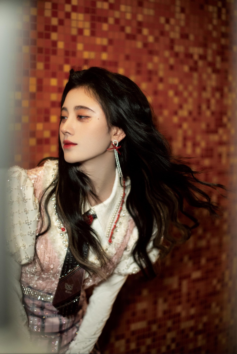 鞠婧t宫廷风衬衫粉色格子裙写真