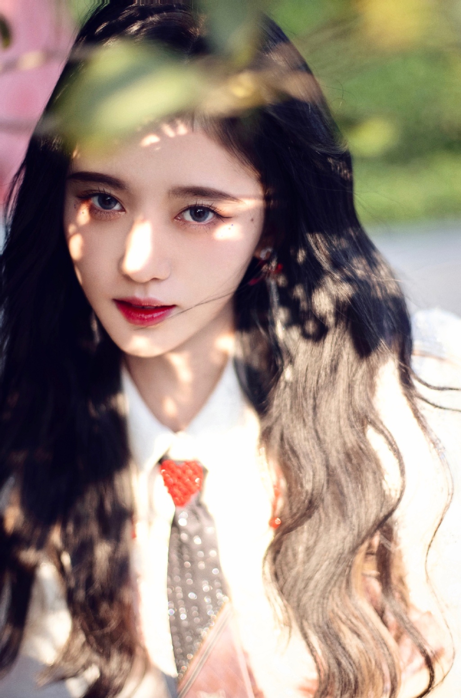 鞠婧t宫廷风衬衫粉色格子裙写真