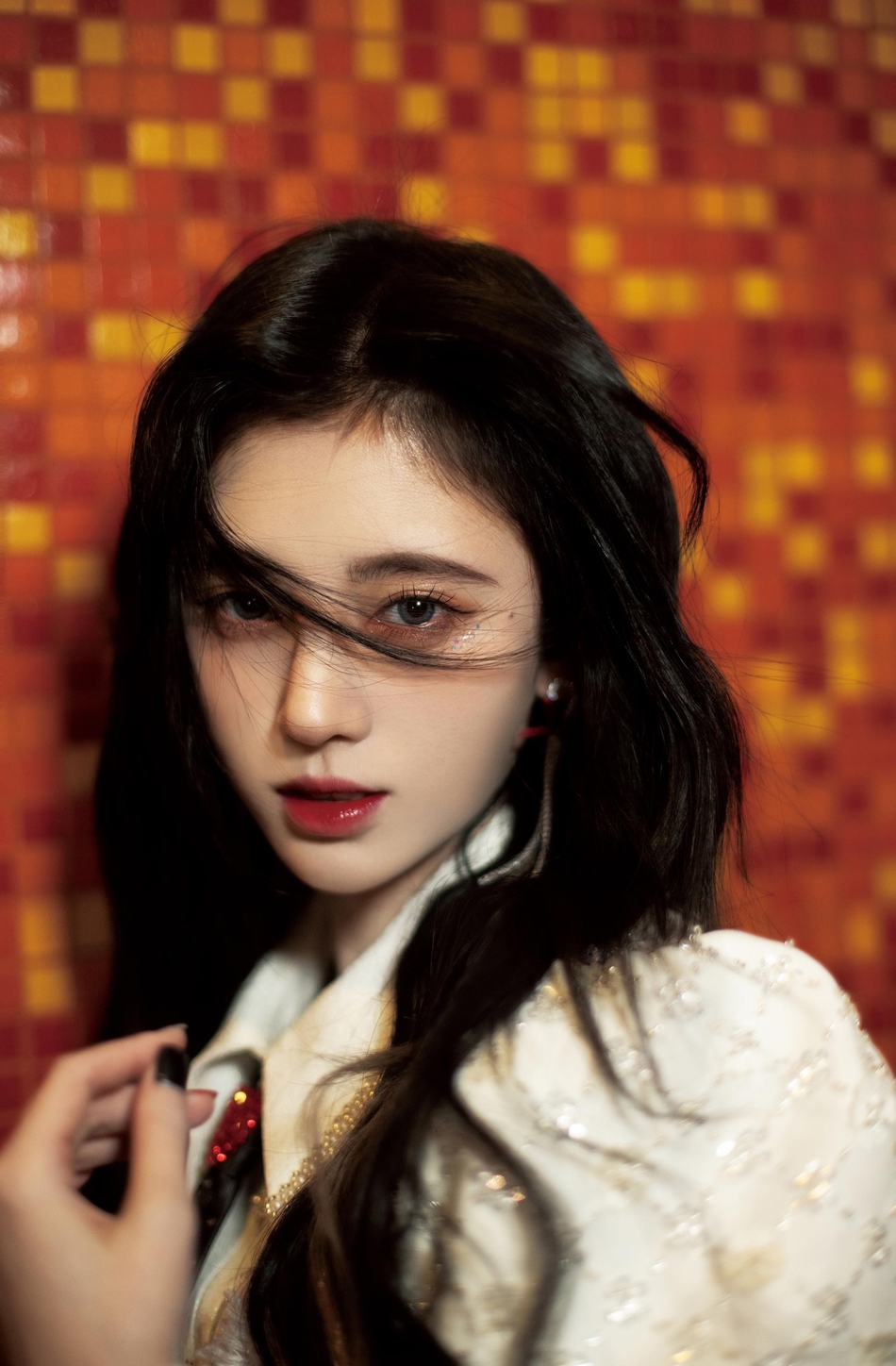 鞠婧t宫廷风衬衫粉色格子裙写真