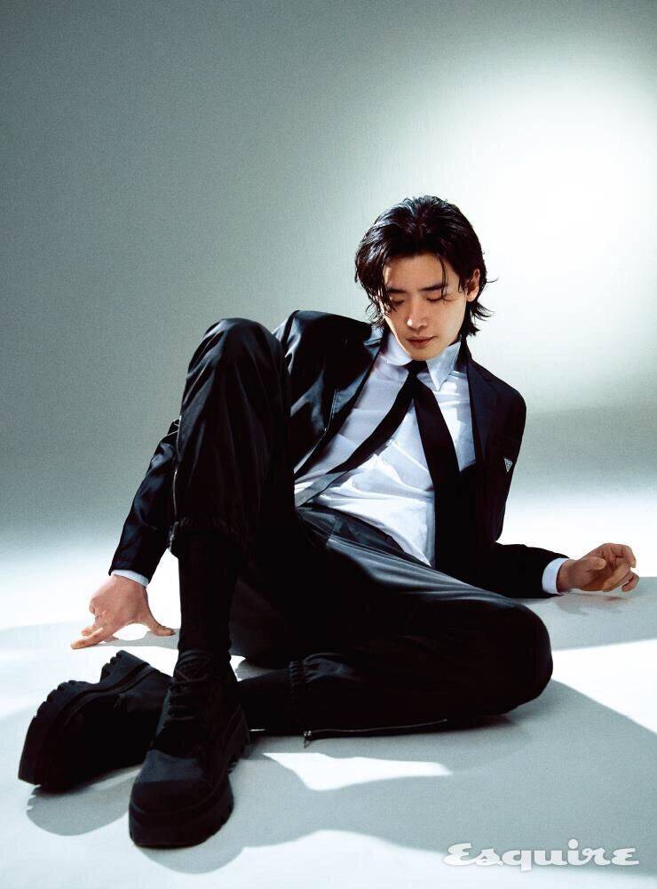 李钟硕中长发慵懒迷人时尚写真