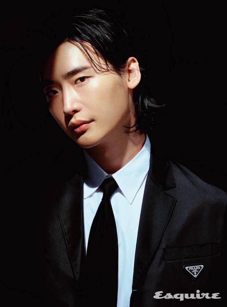 李钟硕中长发慵懒迷人时尚写真