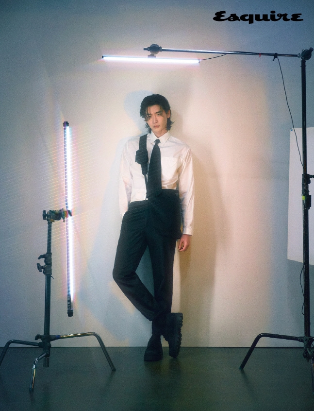 李钟硕中长发慵懒迷人时尚写真