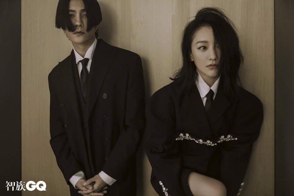 陈坤周迅依肩凝视默契十足写真