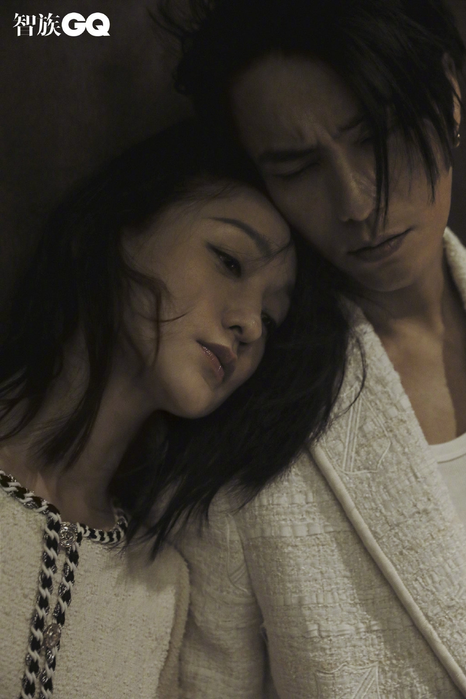 陈坤周迅依肩凝视默契十足写真