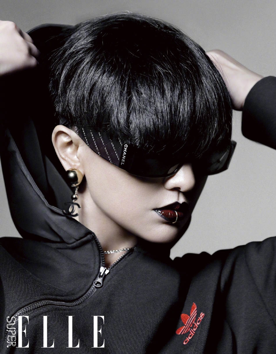 周迅黑唇唇环朋克十足时尚写真