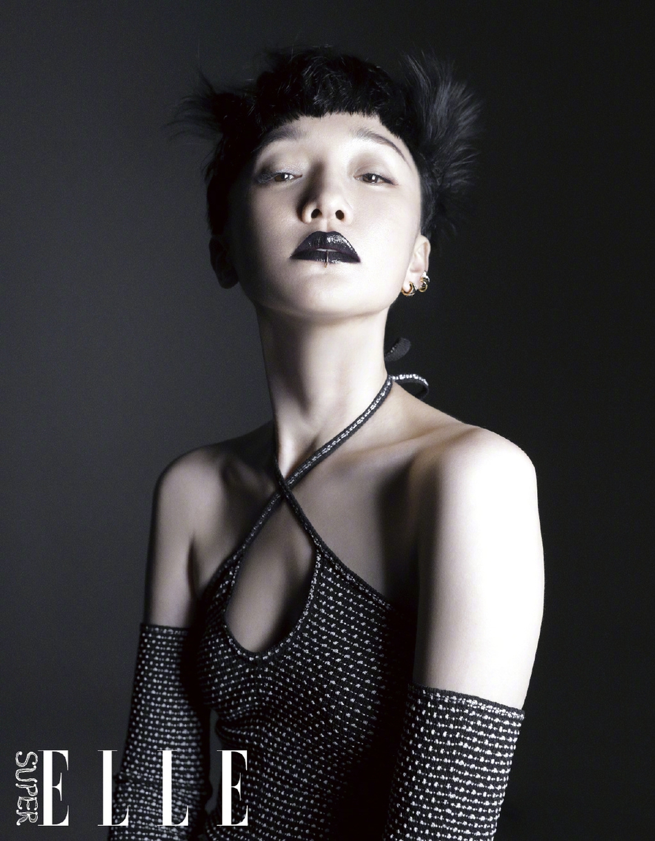 周迅黑唇唇环朋克十足时尚写真