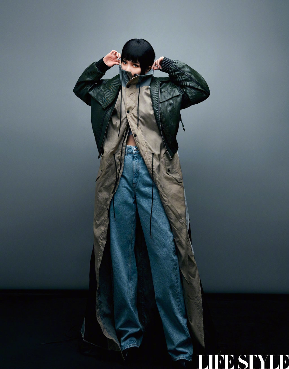 周扬青短发造型搭配潮流服饰写真