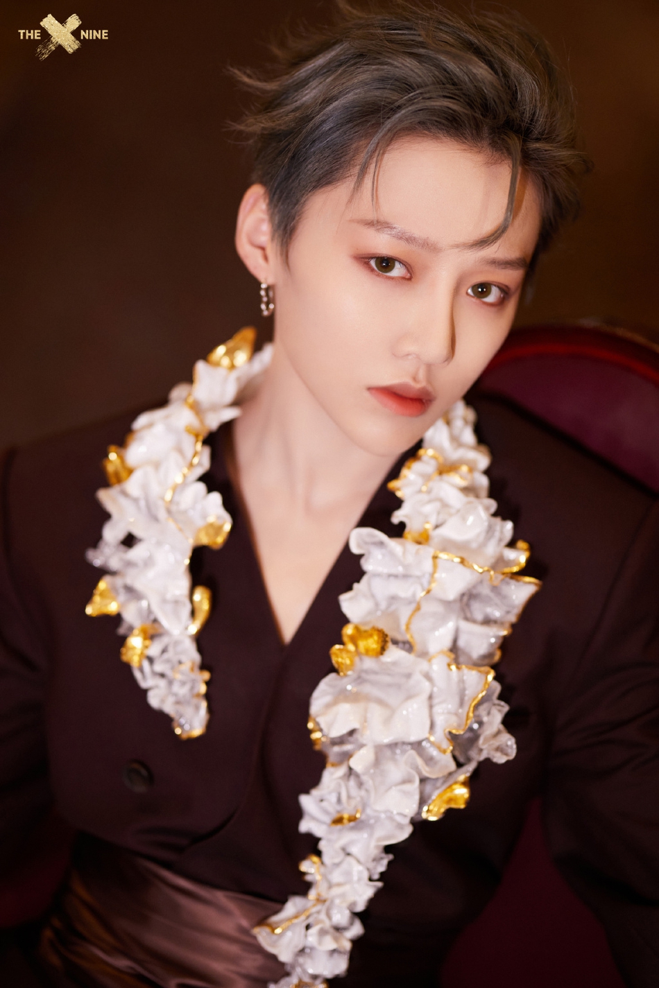 刘雨昕酒红色西装优雅又贵气写真