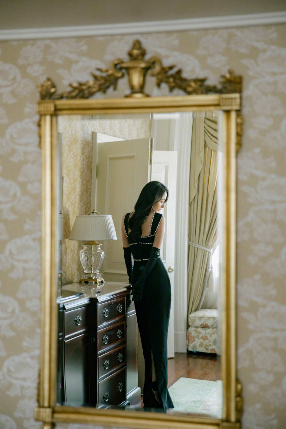 杨幂黑色缎带长裙风情万种写真