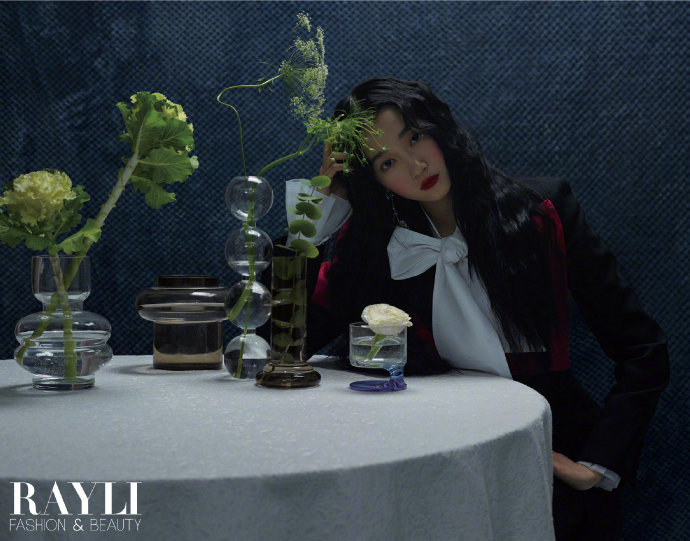 关晓彤黑暗芭比风造型时尚写真