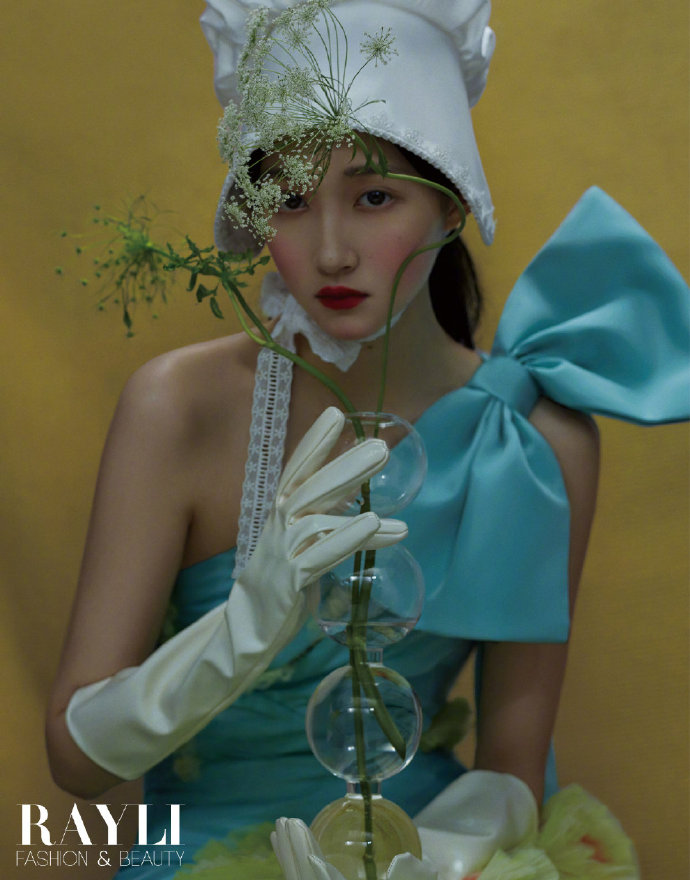 关晓彤黑暗芭比风造型时尚写真