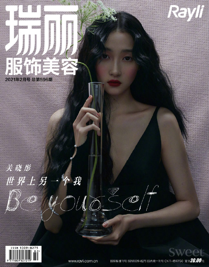 关晓彤黑暗芭比风造型时尚写真