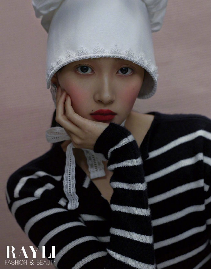 关晓彤黑暗芭比风造型时尚写真