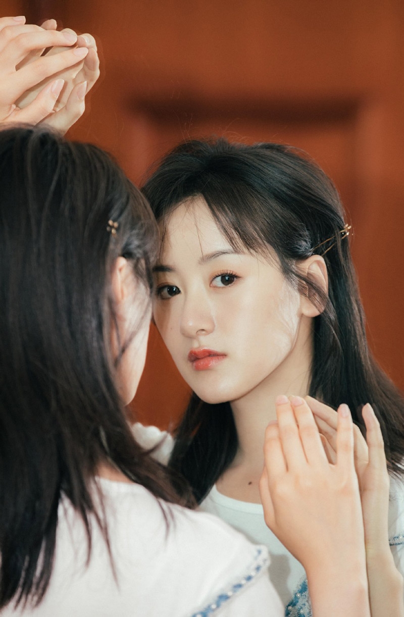 袁冰妍T恤吊带裙少女感满满写真