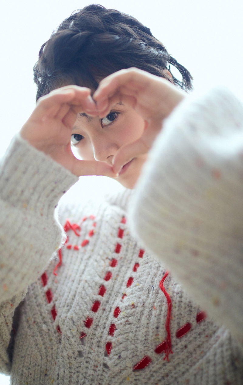 赵今麦俏皮短发充满青春活力写真