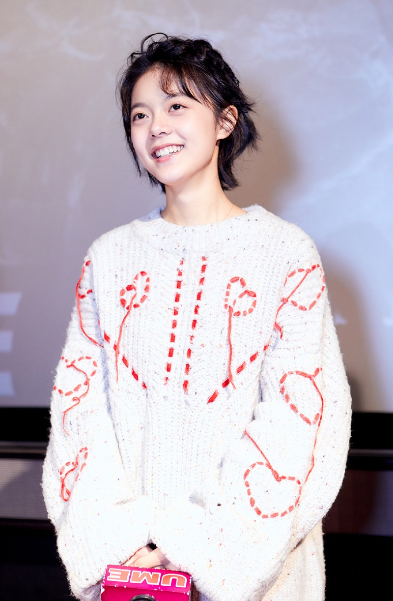 赵今麦俏皮短发充满青春活力写真