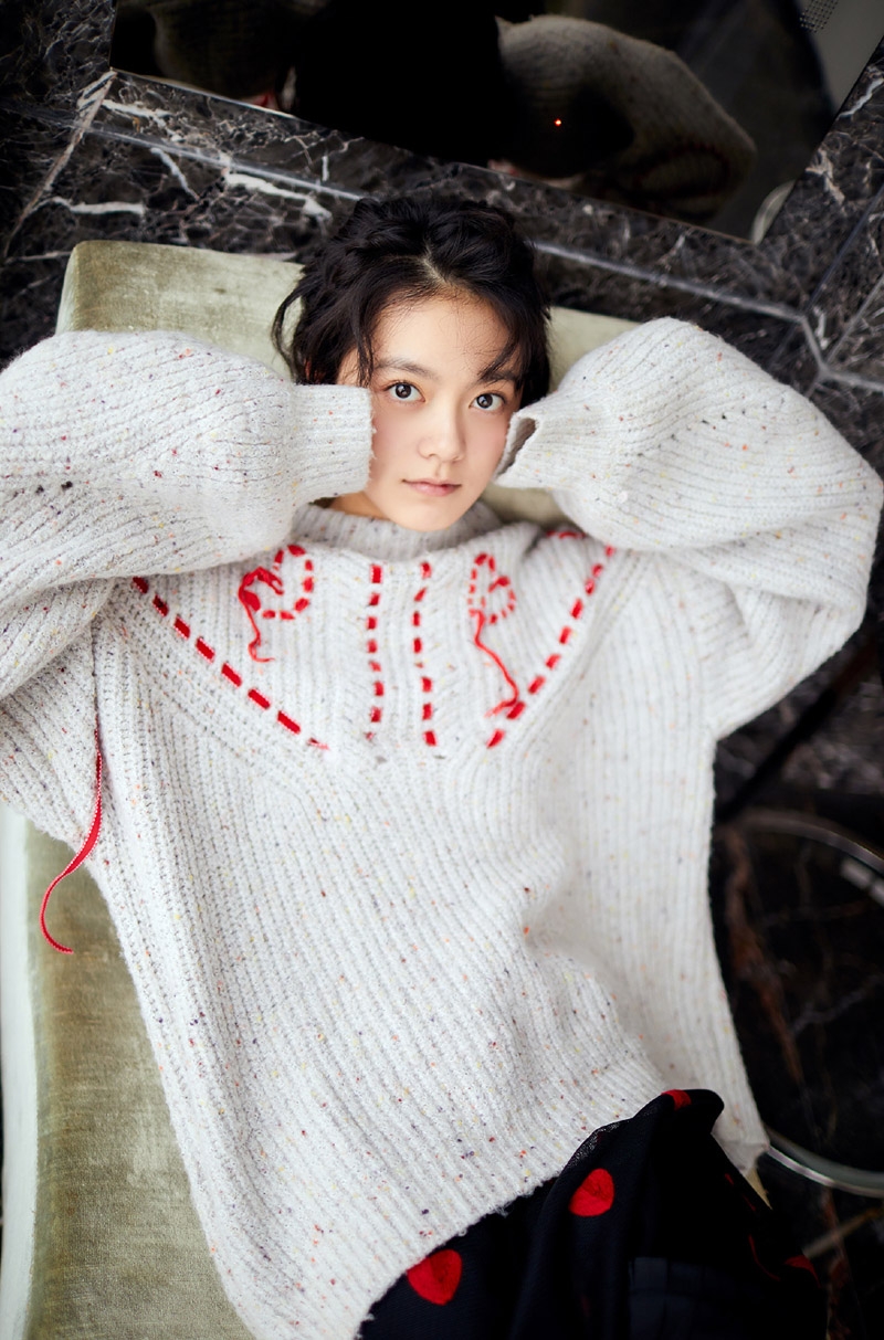 赵今麦俏皮短发充满青春活力写真