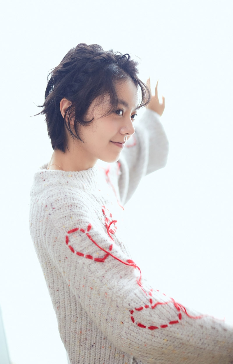 赵今麦俏皮短发充满青春活力写真