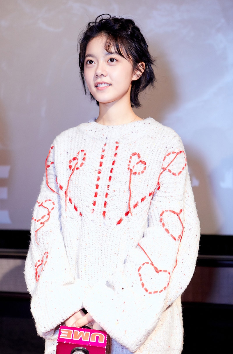 赵今麦俏皮短发充满青春活力写真