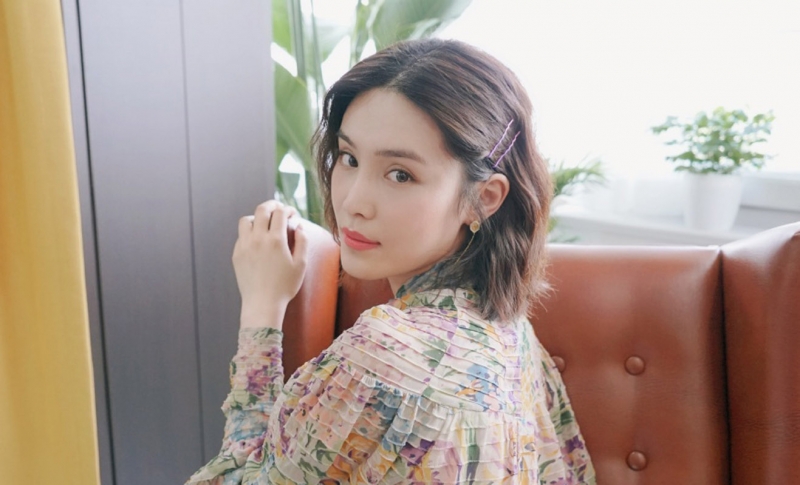 韩丹彤利落短发尽显御姐范儿写真