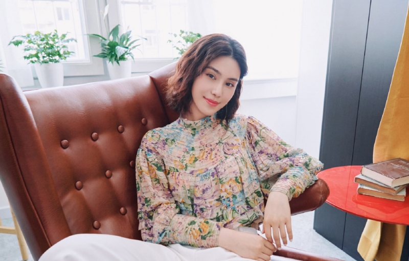 韩丹彤利落短发尽显御姐范儿写真