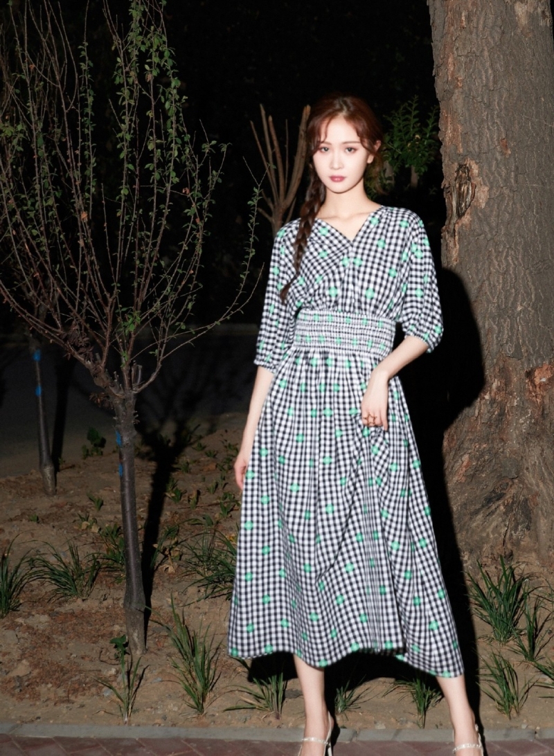徐紫茵黑白格连衣裙素雅文艺写真