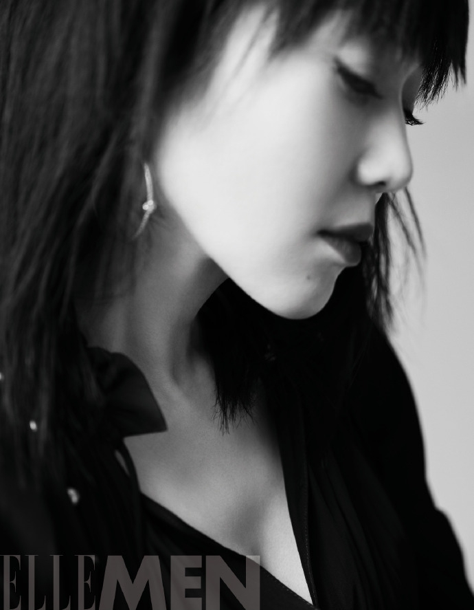 闫妮暗黑氛围彰显女性魅力写真