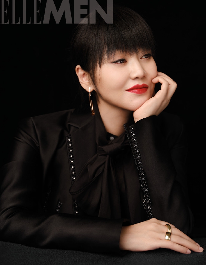 闫妮暗黑氛围彰显女性魅力写真