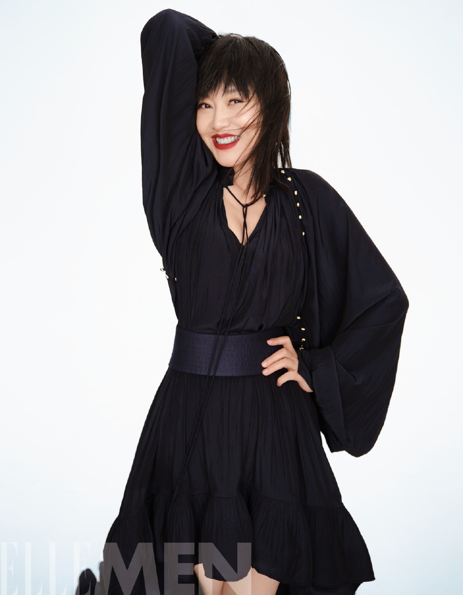 闫妮暗黑氛围彰显女性魅力写真