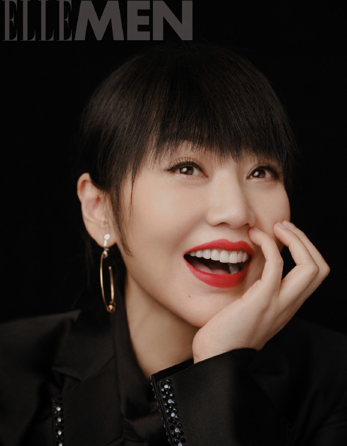 闫妮暗黑氛围彰显女性魅力写真