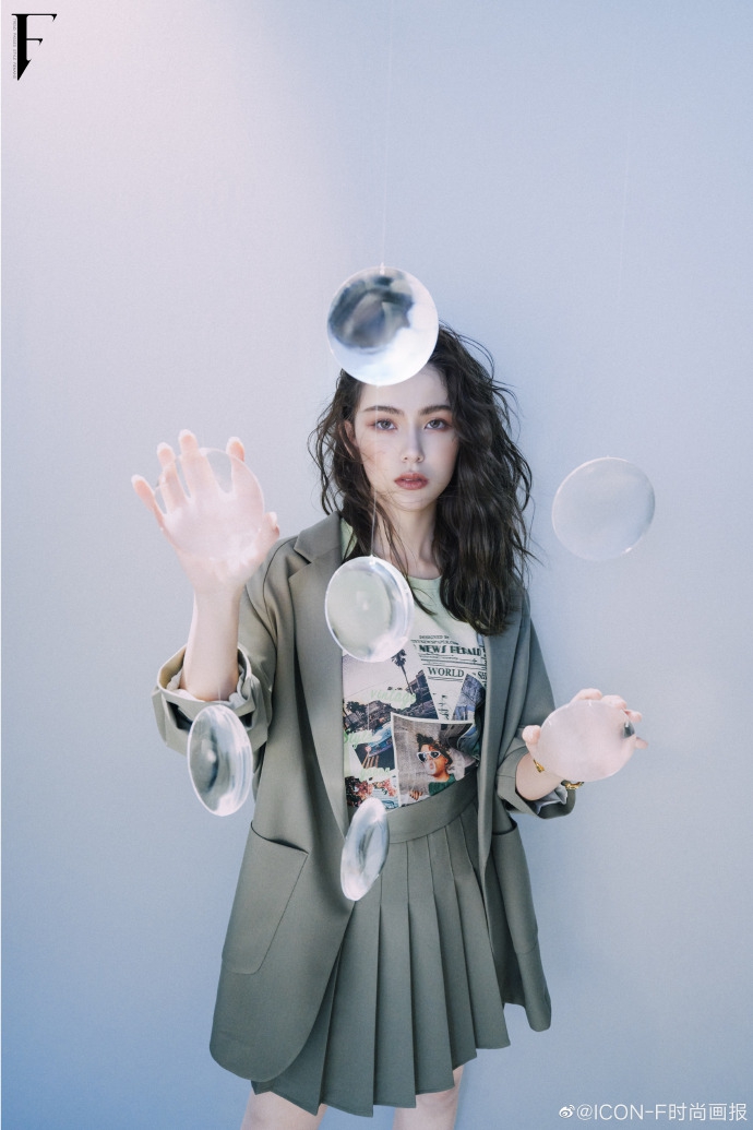 昆凌百变造型尽显温柔气质写真