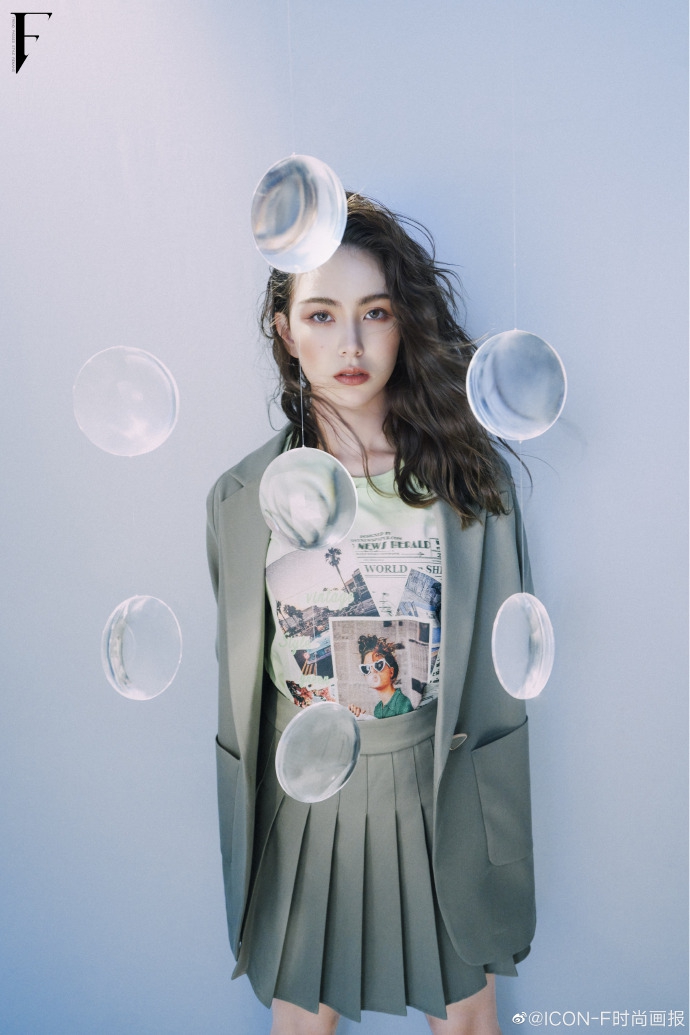 昆凌百变造型尽显温柔气质写真