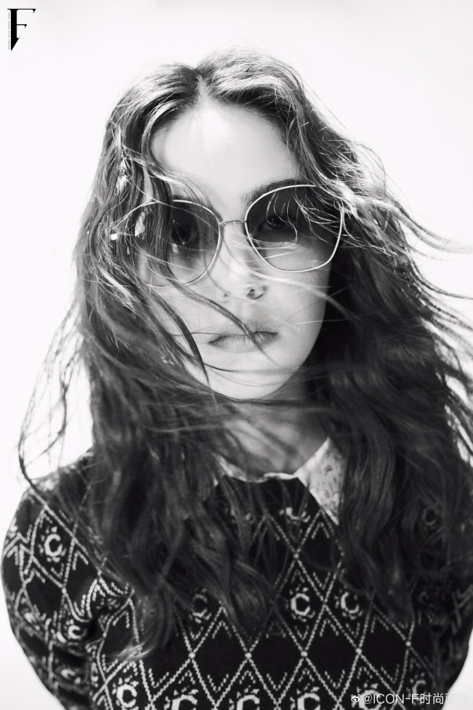 昆凌百变造型尽显温柔气质写真