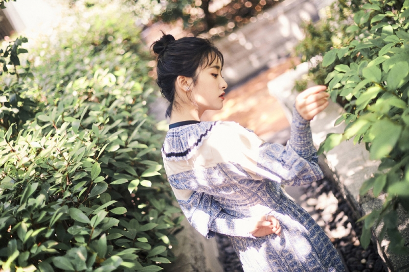 沈月青花瓷连衣裙清新灵动写真