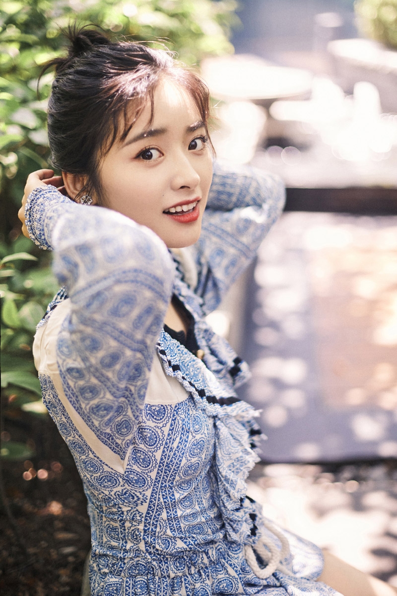 沈月青花瓷连衣裙清新灵动写真