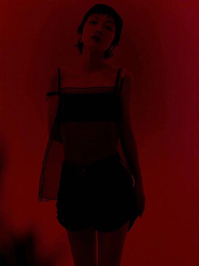 郭采洁上扬猫眼线优越肩颈线写真