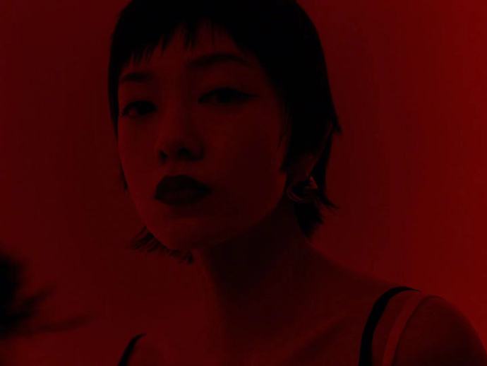 郭采洁上扬猫眼线优越肩颈线写真