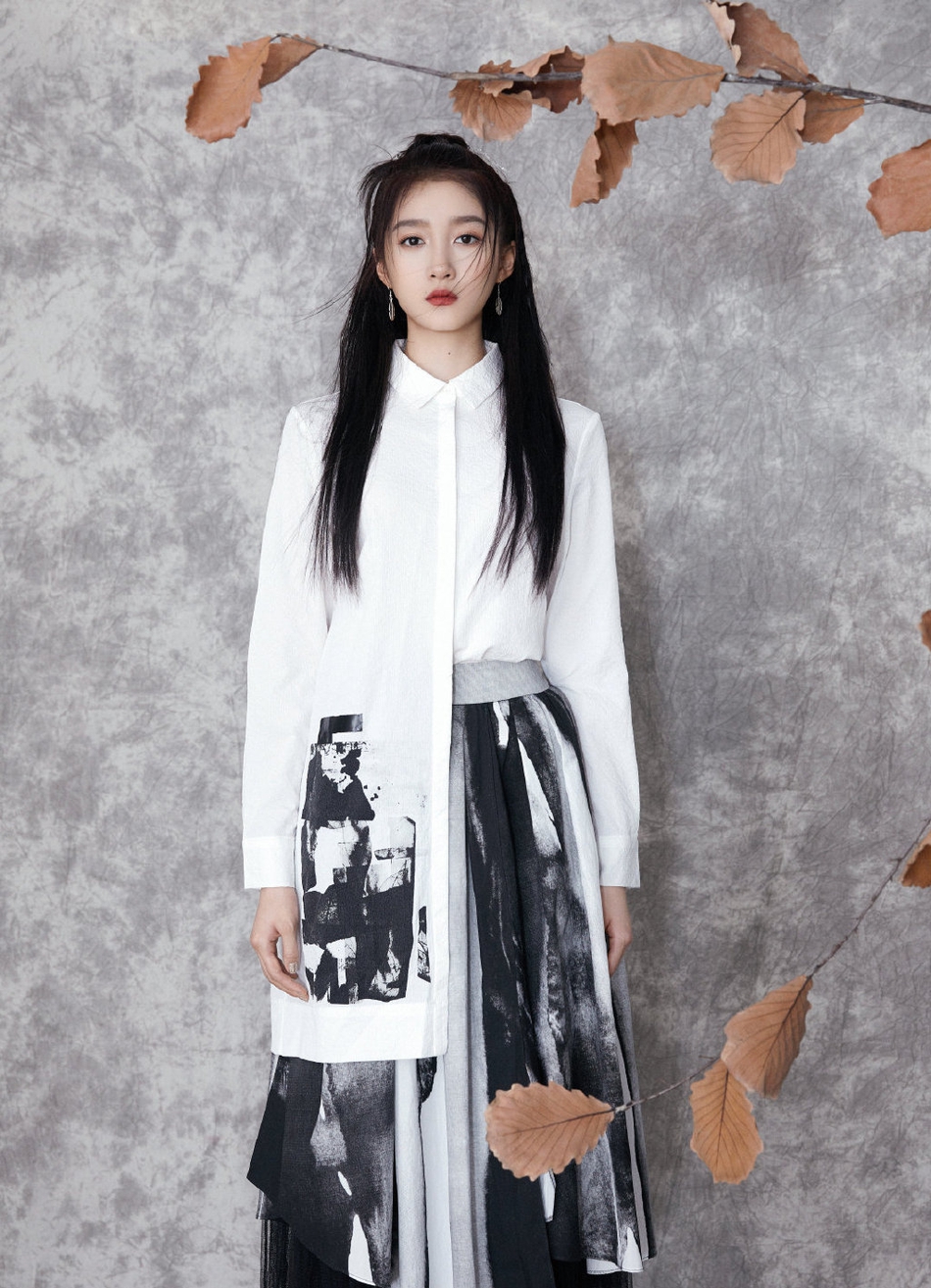 关晓彤水墨国风造型端庄优雅写真