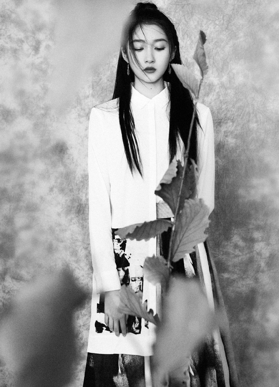 关晓彤水墨国风造型端庄优雅写真