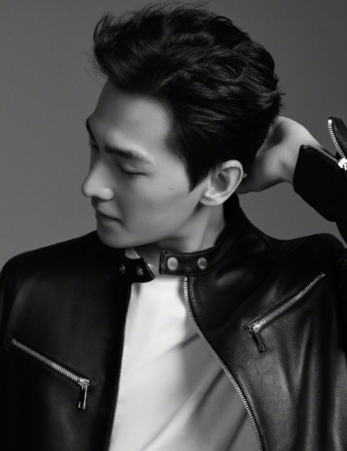 杨洋百变造型都市范儿十足写真